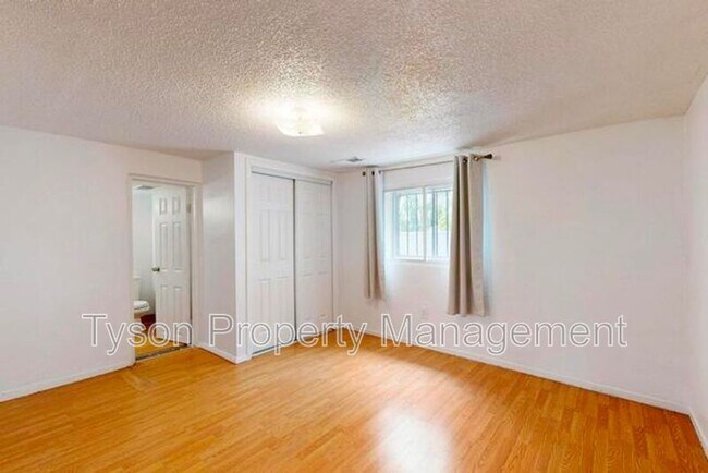 Building Photo - 1630 Griegos Rd NW