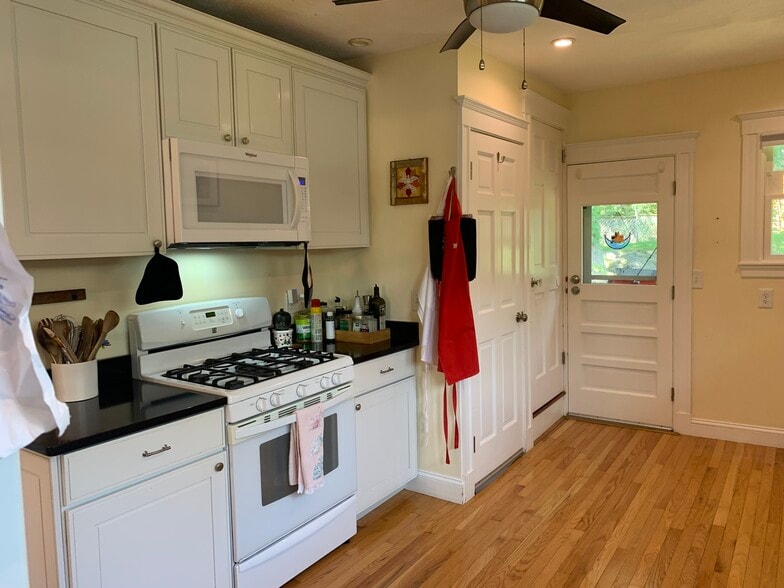 Primary Photo - 1045 Adams St