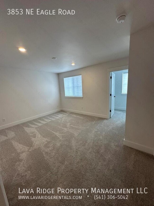 Building Photo - 3853 NE Eagle Rd