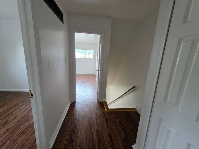 Building Photo - 66 Thorn Ln