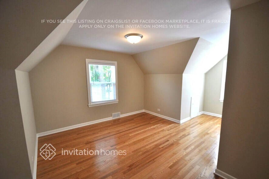 Building Photo - 9852 Schiller Blvd