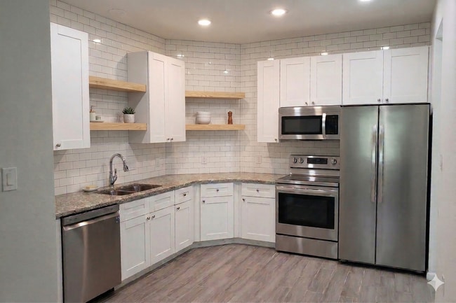 Building Photo - 7952 Blue St