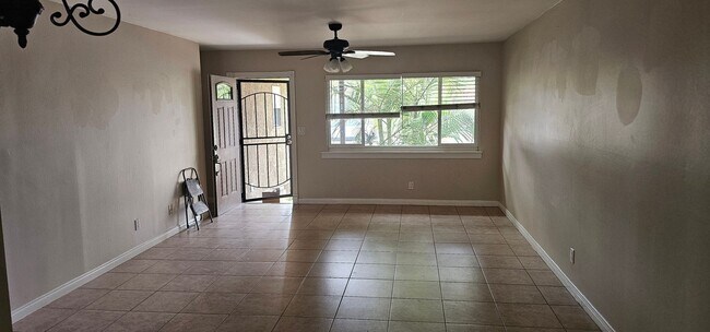 Building Photo - 3 bedroom 2 Bath Single Level Home