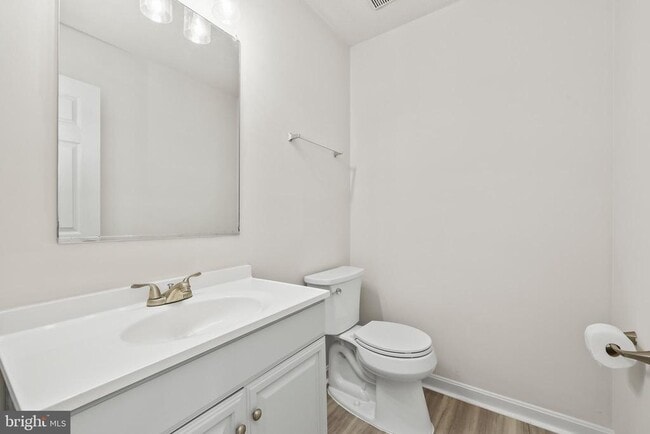 Building Photo - 306 Kings Crest Dr