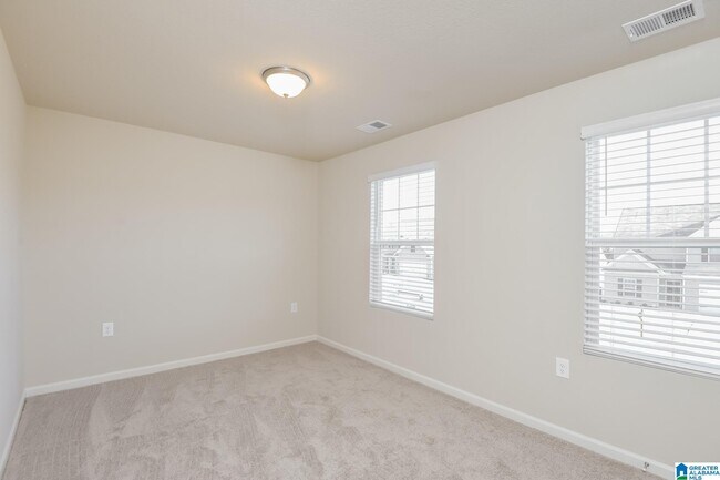 Building Photo - 55 Homestead Ln