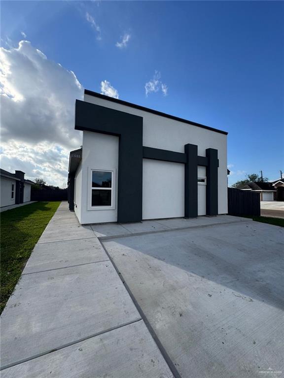 Building Photo - 13 Clinton St