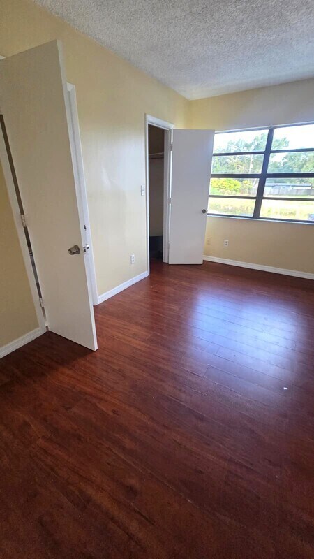 Building Photo - 34 S Ortman Dr