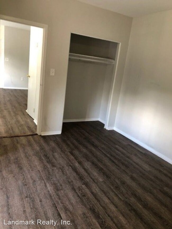 Building Photo - 9 E Deer Park Dr