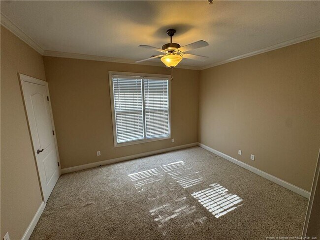 Building Photo - 210 Fountainhead Ln