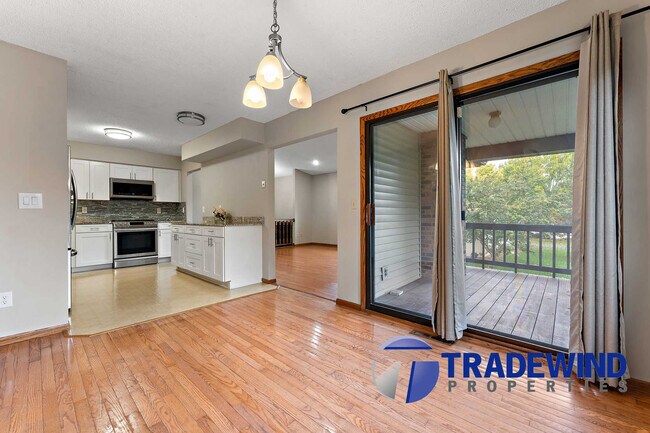 Building Photo - 560 Donegal Cir