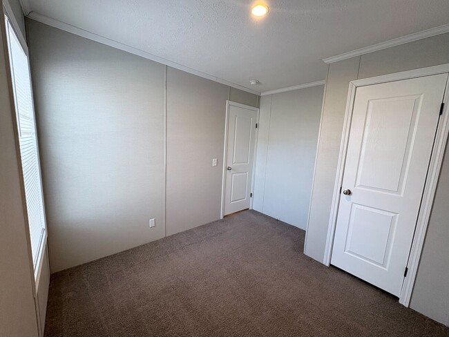 Building Photo - 10610 State Rte 762