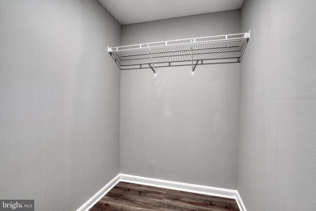 Building Photo - 6722 Brentwood Ave