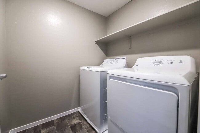 Building Photo - MUST SEE Summerlin Townhome