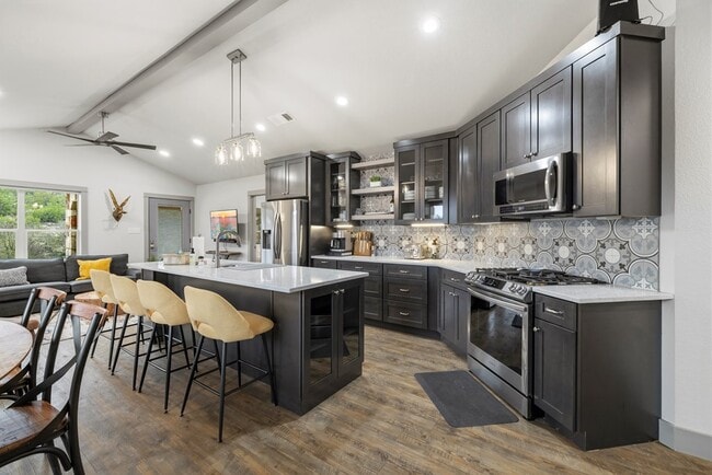 Building Photo - 275 Creek Ridge Trail W