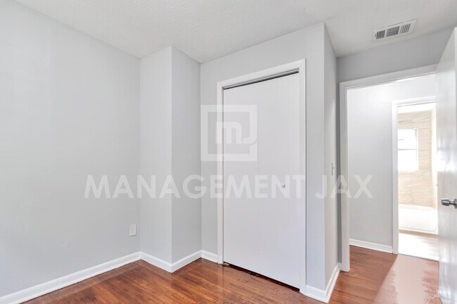 Building Photo - 2128 W 15th St