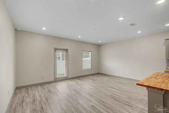 Building Photo - 9055 Golden Eye Dr