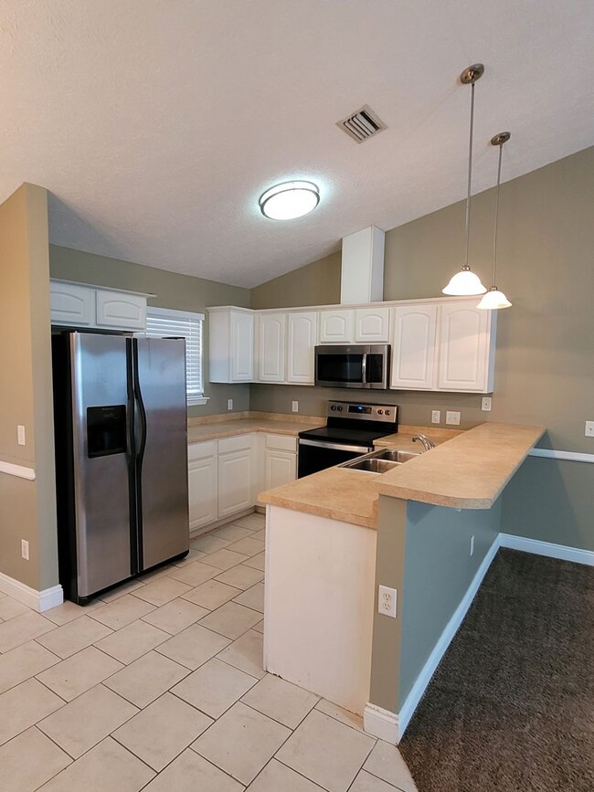 Building Photo - Cherokee Heights - 3 BR|2 BA w/ 2 Car Garage!