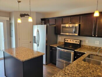 Building Photo - Spacious 2BR Townhome Close to Nashville & Local Amenities