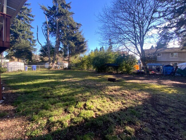 Building Photo - Spacious 4-bedroom Home in Lakewood!