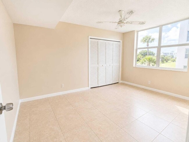 Building Photo - 2681 S Course Dr