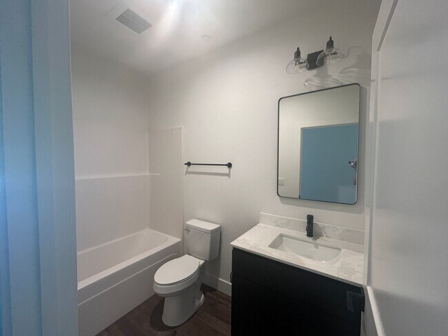 Building Photo - Newly built homes with City of Redding solar!