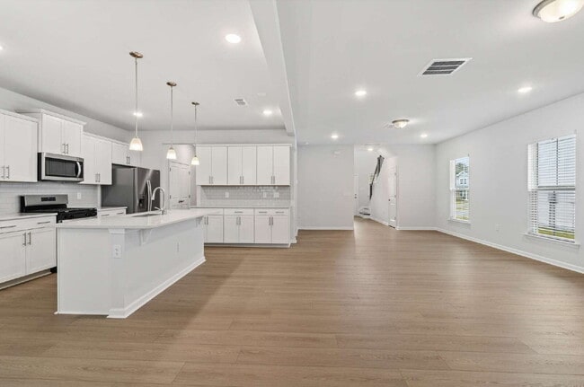 Building Photo - 3-Bedroom Spacious New Construction Home i...
