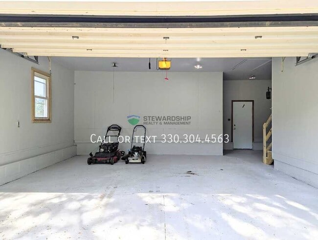 Building Photo - 1060 Richard Ave SW