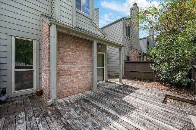 Building Photo - 11709 Lakeside Pl Dr