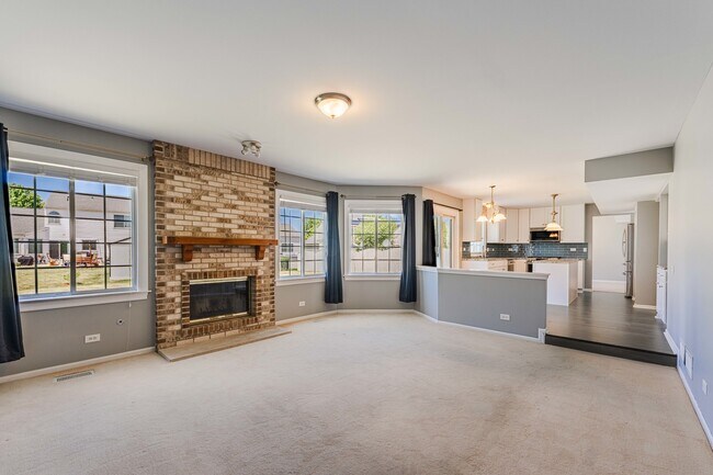 Building Photo - 1371 Braymore Cir E