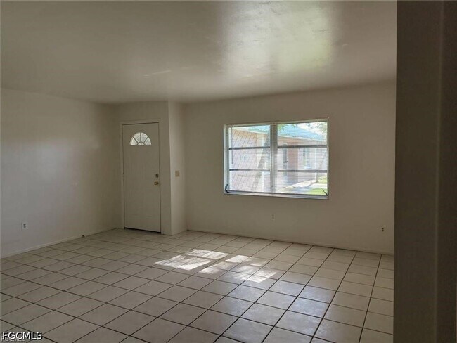 Building Photo - 107 SW 16th Terrace