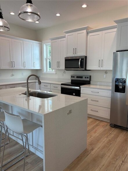 Building Photo - 14733 Sunset Dr