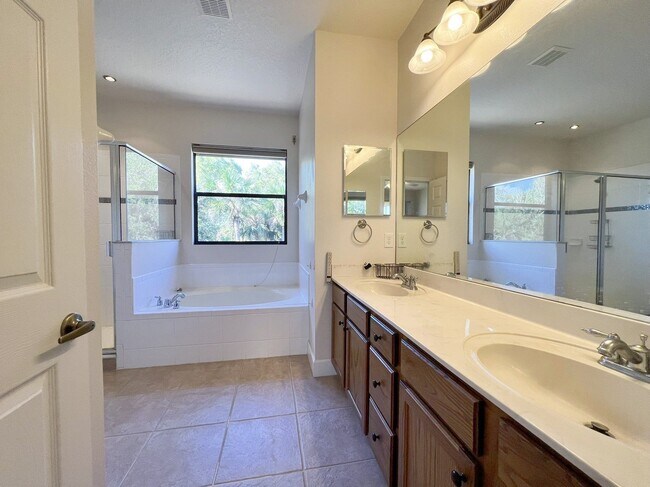 Building Photo - 2532 Glenridge Cir