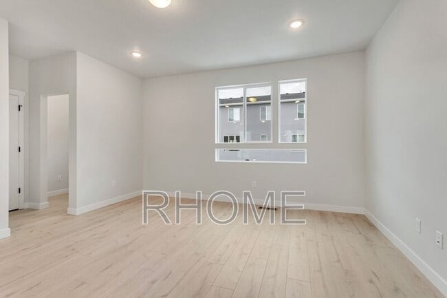 Building Photo - 986 W 540 S