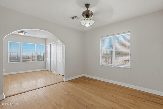 Building Photo - 2515 Arizona Ave