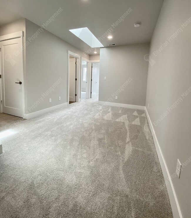 Building Photo - Petrosa Townhouse 3 BR - 2 ½ BA w/ loft
