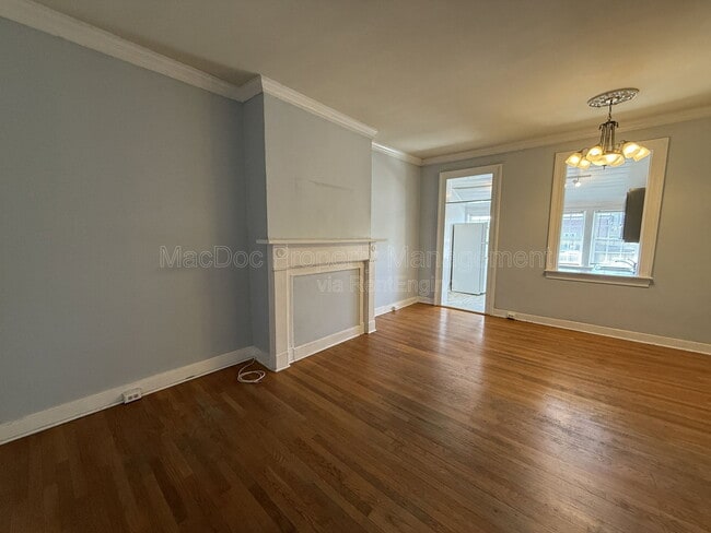 Building Photo - 604 Caroline St