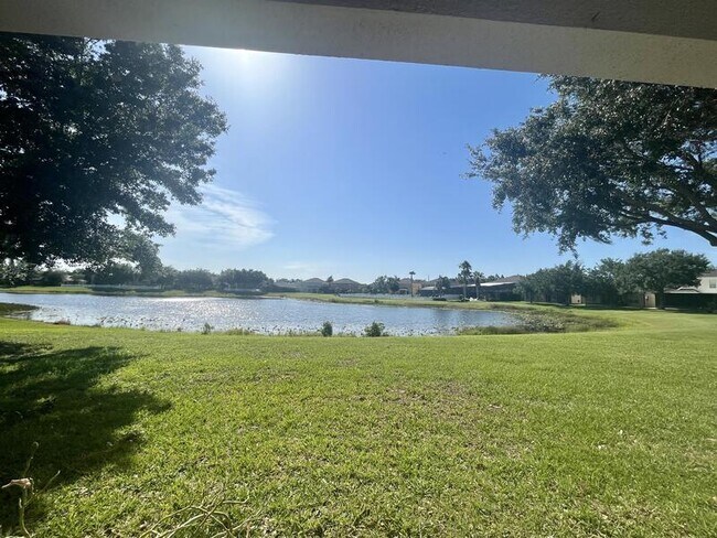 Building Photo - 414 Fern Lake Dr