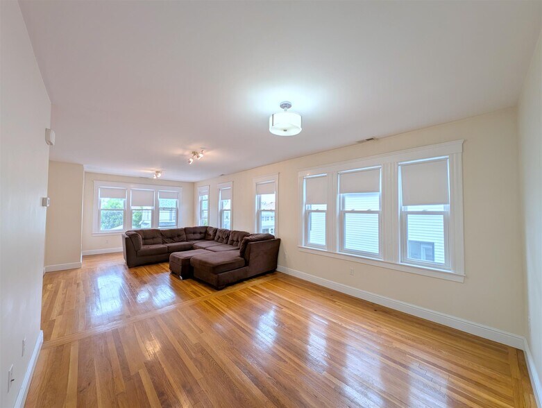 Building Photo - 9 Bonner Ave