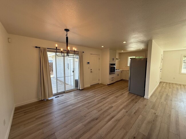Building Photo - Updated 3-bedroom single story in Oakdale!