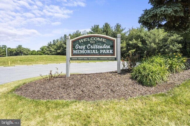 Building Photo - 43805 Middleway Ter