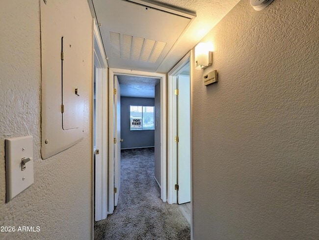 Building Photo - 4211 E Palm Ln