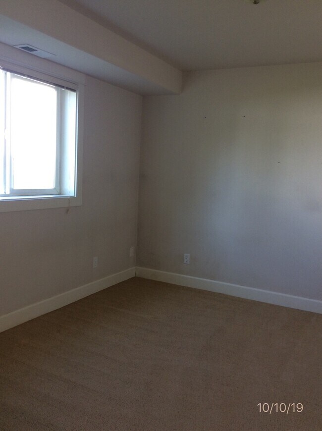 Building Photo - 1511 Burrows Ct