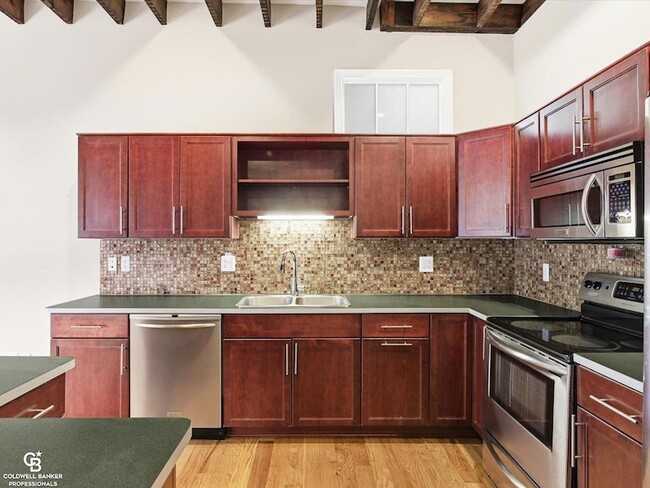 Building Photo - 804 Lapeer Avenue Unit B