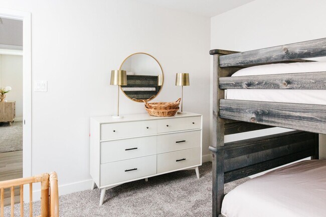 Building Photo - Stunning Remodel near Old Town!