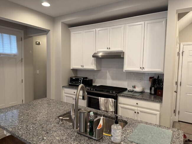 Building Photo - 661 Buck Drive