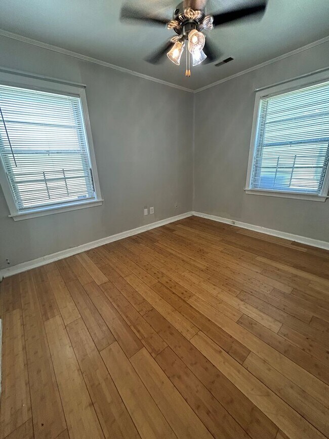 Building Photo - Coming Soon! Cozy 2-Bedroom Gem | $1,049/m...