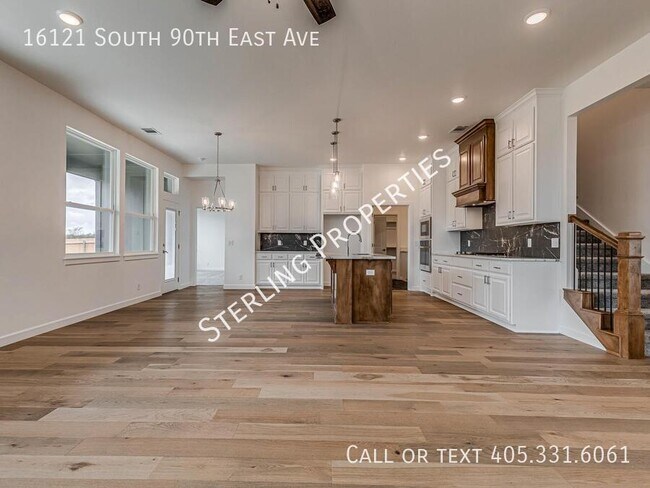 Building Photo - 16121 S 90th East Ave