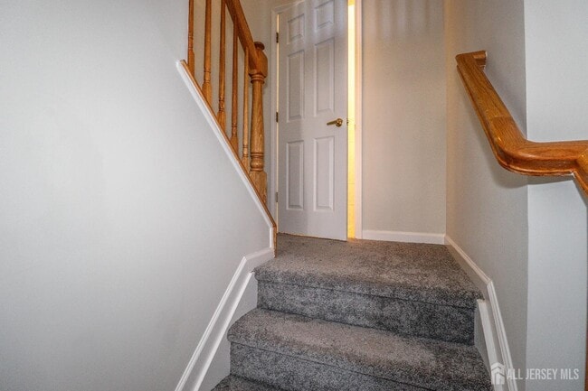 Building Photo - 105 Adamecs Way