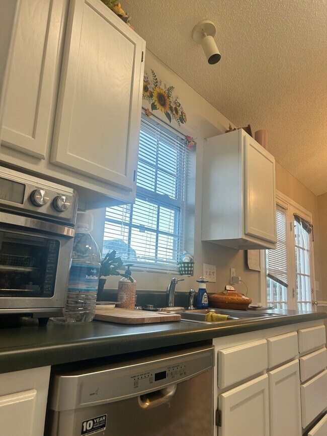 Building Photo - Charming 3BR House in High Point