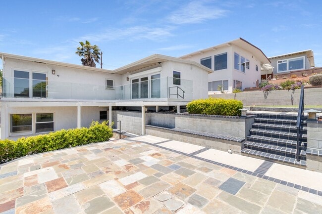 Building Photo - Ocean views from every room!
